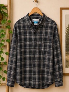 Columbia Men’s Medium Black Gray Plaid Long Sleeve Button-Down Shirt